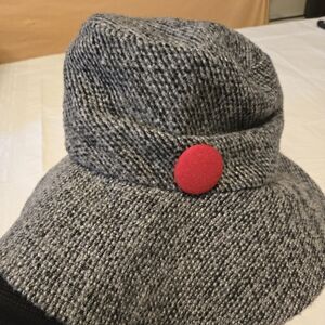 Vintage 1960s Dachettes wool hat.